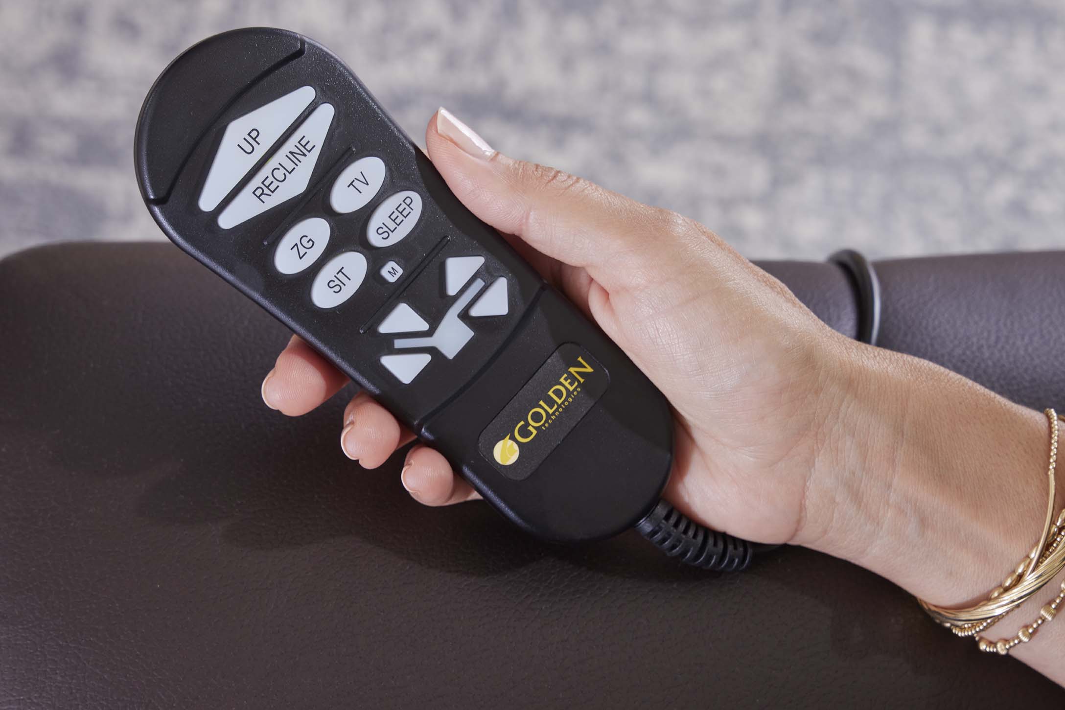 MaxiComfort positioning hand control on the Cloud lift chair